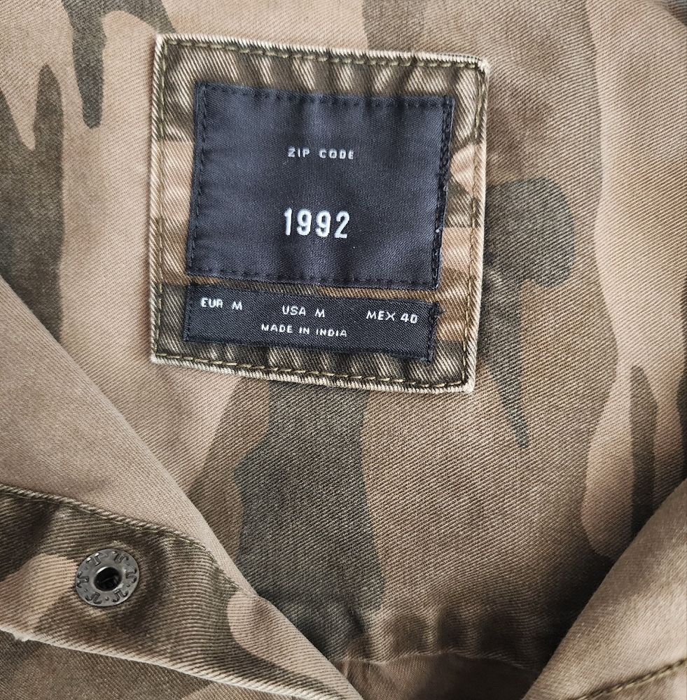 Mens Medium Zip Code 1992 Camo Button Down Shacket EUC. - Picture 3 of 5